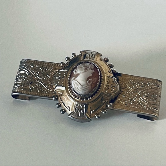 Victorian Brooch Taille D’ Epargne Enamel Gold Tone Pin Back Brooch - Picture 1 of 10